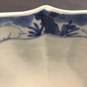 Een Chinese blauw-witte soft paste kom met ruiterdecor, Kangxi — foto 14