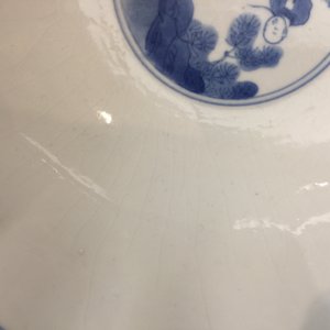 Een Chinese blauw-witte soft paste kom met ruiterdecor, Kangxi — foto 16