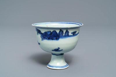 Een Chinese blauw-witte stem cup met landschapsdecor, Transitie periode