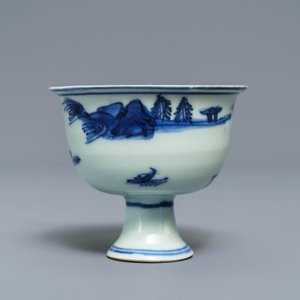 Een Chinese blauw-witte stem cup met landschapsdecor, Transitie periode — foto 2