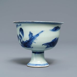 Een Chinese blauw-witte stem cup met landschapsdecor, Transitie periode — foto 4