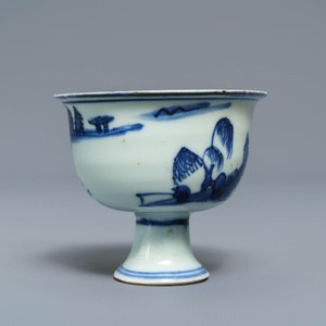 Een Chinese blauw-witte stem cup met landschapsdecor, Transitie periode — foto 5