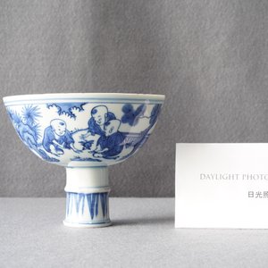 Een Chinese blauw-witte stem cup met spelende jongens, Wanli — foto 11