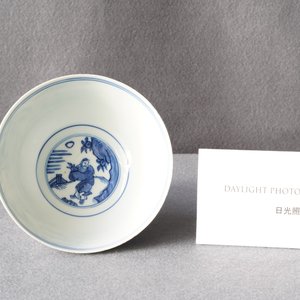 Een Chinese blauw-witte stem cup met spelende jongens, Wanli — foto 12