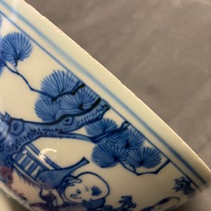 Een Chinese blauw-witte stem cup met spelende jongens, Wanli — foto 23