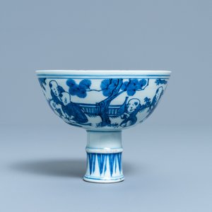 Een Chinese blauw-witte stem cup met spelende jongens, Wanli — foto 3