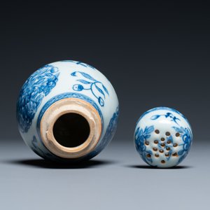 Een Chinese blauw-witte strooier met schroefdop naar Europees zilveren model, Qianlong — foto 5
