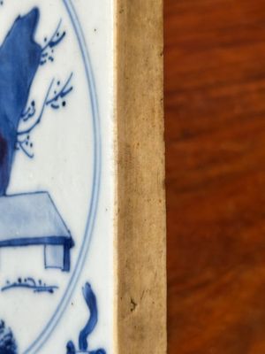 Een Chinese blauw-witte tegel met een 'Lange Lijs', Kangxi — foto 9