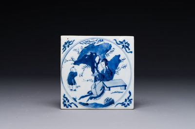 Een Chinese blauw-witte tegel met een 'Lange Lijs', Kangxi