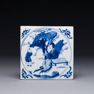 Een Chinese blauw-witte tegel met een 'Lange Lijs', Kangxi — foto 1
