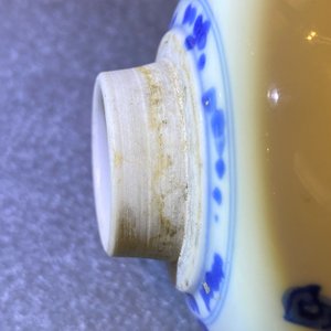Een Chinese blauw-witte theebus met zilveren deksel, Kangxi — foto 9