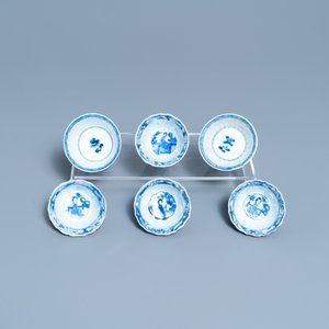 Een Chinese blauw-witte theebus, zes koppen, twee schotels en twee borden, Kangxi/Yongzheng — foto 16