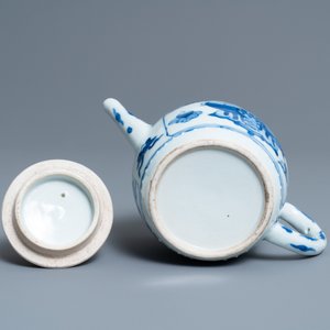 Een Chinese blauw-witte theepot met antiquiteiten, Kangxi — foto 7