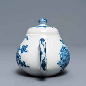 Een Chinese blauw-witte theepot met decor van kostbaarheden, Jiajing merk, Kangxi — foto 5