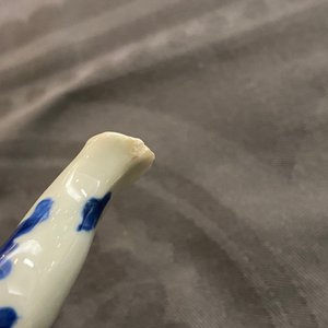 Een Chinese blauw-witte theepot met deksel, Jiajing merk, Kangxi — foto 8