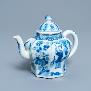 Een Chinese blauw-witte theepot met deksel, Kangxi — foto 1