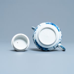 Een Chinese blauw-witte theepot met deksel, Kangxi — foto 6