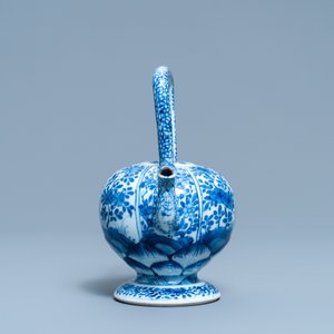 Een Chinese blauw-witte theepot met deksel, Kangxi — foto 6