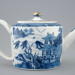 Een Chinese blauw-witte theepot met deksel, Qianlong, 18e eeuw — foto 4