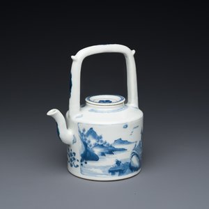Een Chinese blauw-witte theepot met een fraai landschap, Chenghua merk, Kangxi — foto 1