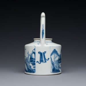 Een Chinese blauw-witte theepot met een fraai landschap, Chenghua merk, Kangxi — foto 3