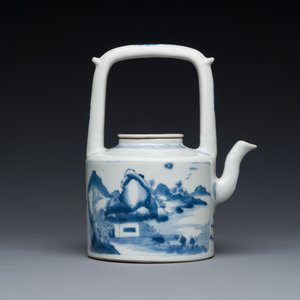 Een Chinese blauw-witte theepot met een fraai landschap, Chenghua merk, Kangxi — foto 4