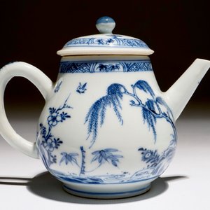 Een Chinese blauw-witte theepot met kinderen op karbouwen, Yongzheng — foto 4
