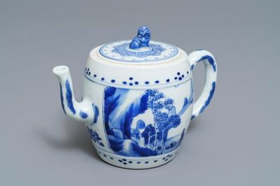 Een Chinese blauw-witte theepot met landschapsdecor, Kangxi