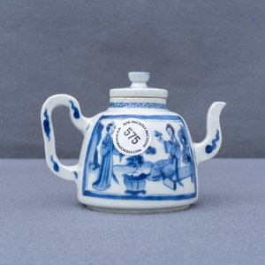 Een Chinese blauw-witte theepot met Lange Lijzen, Yu merk, Kangxi — foto 11