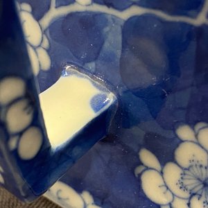 Een Chinese blauw-witte theepot naar Yixing steengoed model, 19e eeuw — foto 10