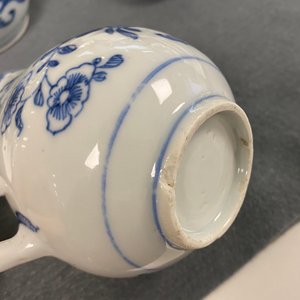 Een Chinese blauw-witte theeset op onderschotel, Qianlong — foto 12