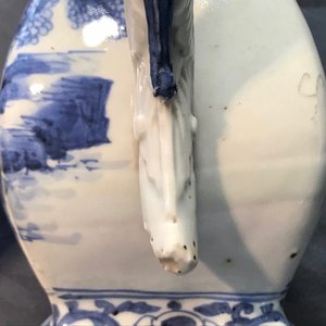 Een Chinese blauw-witte vaas met chilong-handgrepen, Kangxi — foto 16