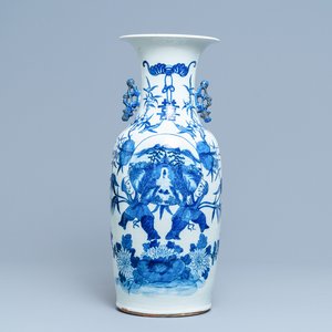 Een Chinese blauw-witte vaas met de Hoho broers, 19e eeuw — foto 1