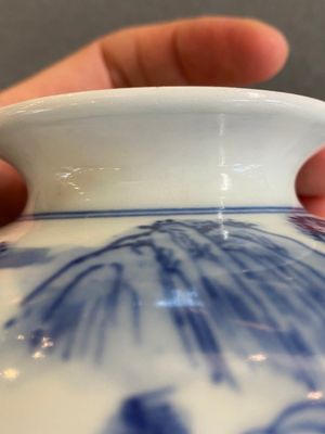 Een Chinese blauw-witte vaas met een bergachtig landschap, Kangxi merk, Republiek — foto 14