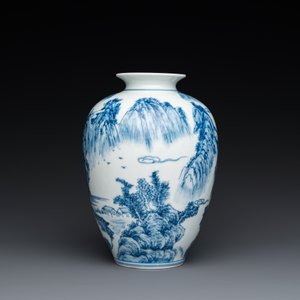 Een Chinese blauw-witte vaas met een bergachtig landschap, Kangxi merk, Republiek — foto 2