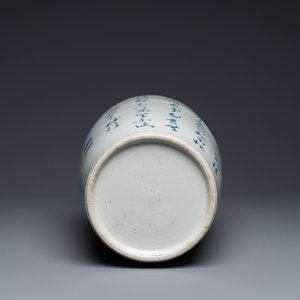 Een Chinese blauw-witte vaas met een hert en een kraanvogel, Tao Cheng Tang 陶成堂 merk, 18/19e eeuw — foto 6