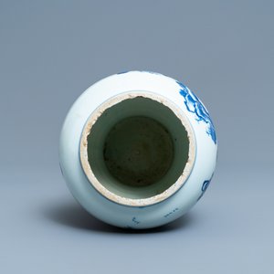 Een Chinese blauw-witte vaas met een landschap, Kangxi — foto 7