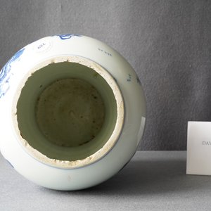 Een Chinese blauw-witte vaas met een landschap, Kangxi — foto 10