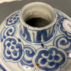 Een Chinese blauw-witte vaas met feniksen, Jiajing/Wanli — foto 7