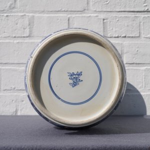 Een Chinese blauw-witte vaas met floraal decor, Kangxi — foto 15