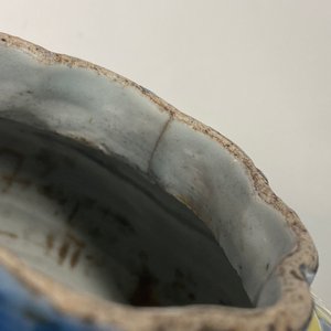 Een Chinese blauw-witte vaas met gele fondkleur met eekhoorns bij kalebasfruit, Wanli — foto 9
