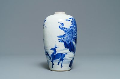 Een Chinese blauw-witte vaas met herten en kraanvogels, Kangxi