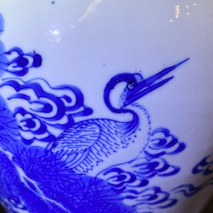 Een Chinese blauw-witte vaas met herten en kraanvogels, Kangxi — foto 13