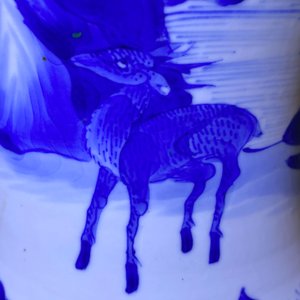 Een Chinese blauw-witte vaas met herten en kraanvogels, Kangxi — foto 16
