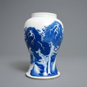 Een Chinese blauw-witte vaas met herten en kraanvogels, Kangxi — foto 3
