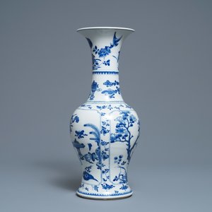 Een Chinese blauw-witte vaas met kostbaarheden en floraal decor, Kangxi — foto 4