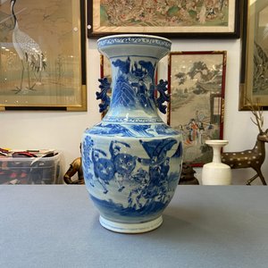 Een Chinese blauw-witte vaas met krijgers, 19e eeuw — foto 9