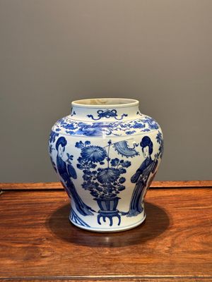 Een Chinese blauw-witte vaas met 'Lange Lijzen', Kangxi — foto 1