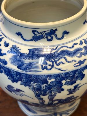 Een Chinese blauw-witte vaas met 'Lange Lijzen', Kangxi — foto 22