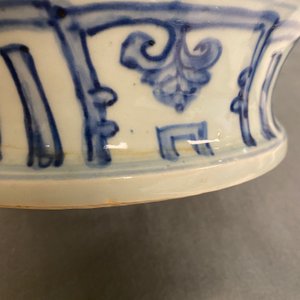 Een Chinese blauw-witte vaas met lotusslingers, Hongzhi — foto 9